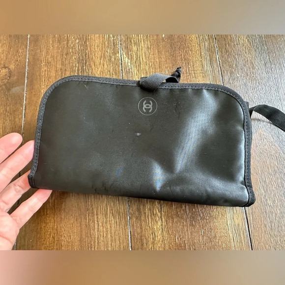 Chanel foldable cosmetics bag - Picture 14 of 14